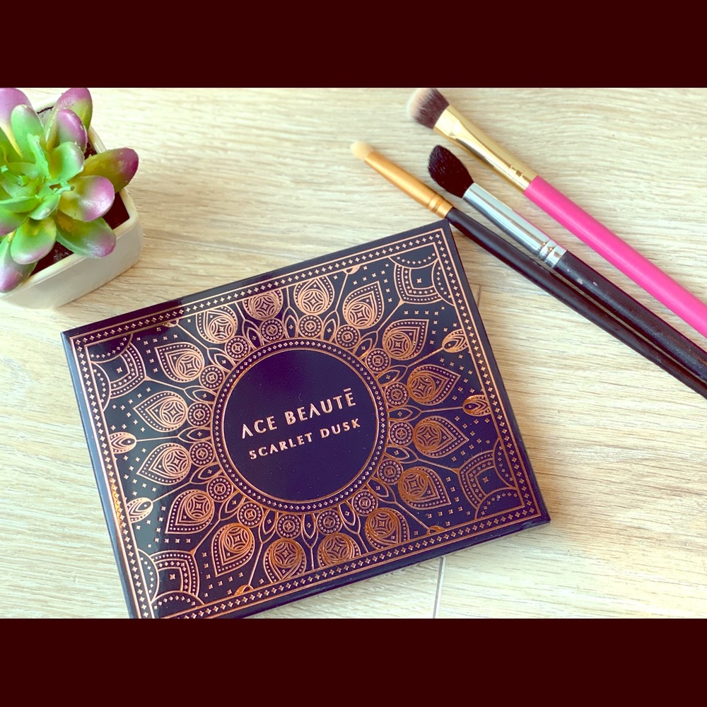 Ace Beaute eyeshadow palette Scarlet Dusk